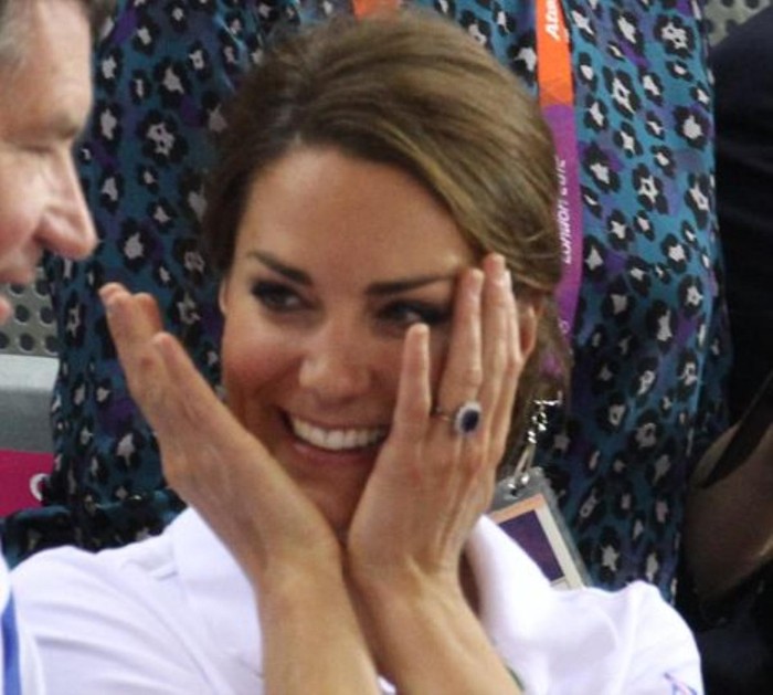 Vẻ vui sướng của công nương Kate trong lúc theo dõi cuộc đua